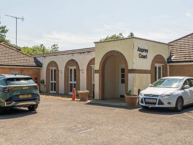 Flat for sale in Hillview, Surrey