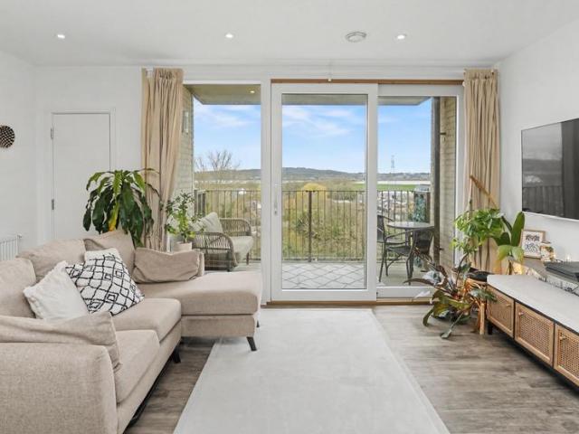 Flat for sale in Ponders End, Greater London