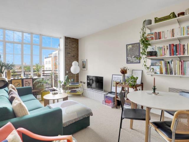 Flat for sale in Old Kent Road, Greater London