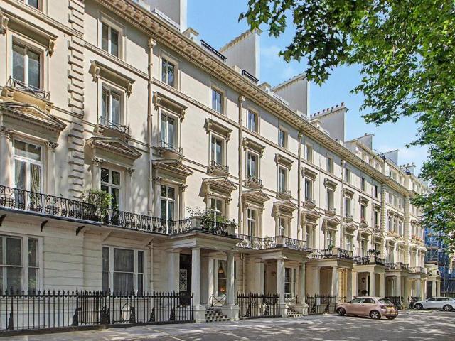 Flat for sale in Paddington, Greater London