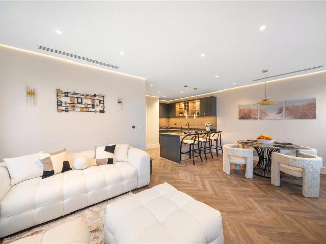 Flat for sale in Hammersmith, Greater London