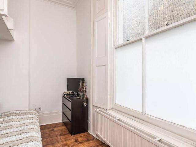 Flat for sale in Kentish Town, Greater London