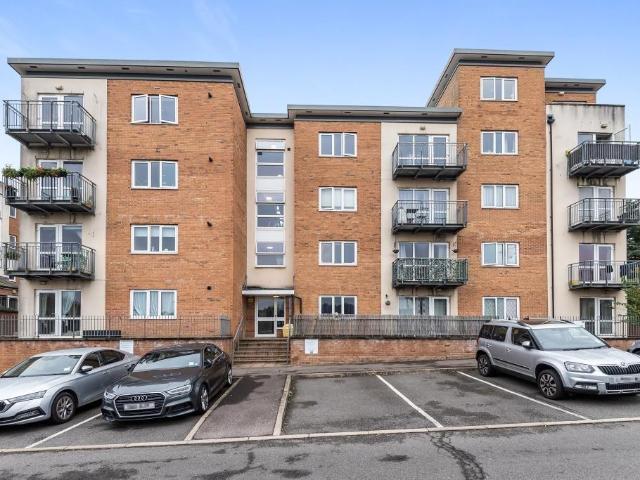 Flat for sale in Totteridge, Buckinghamshire