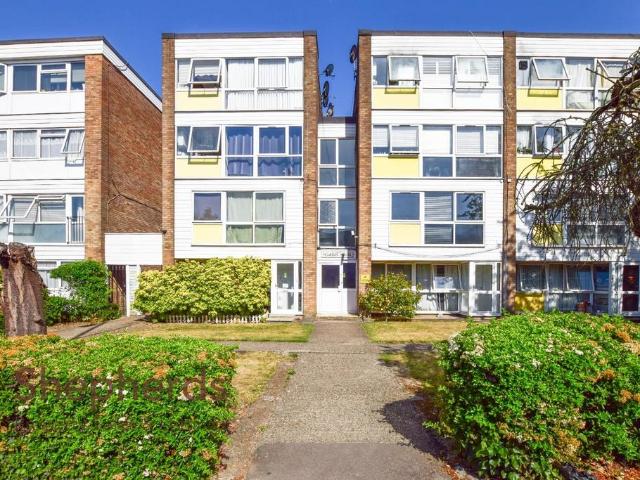 Flat for sale in Broxbourne, Hertfordshire