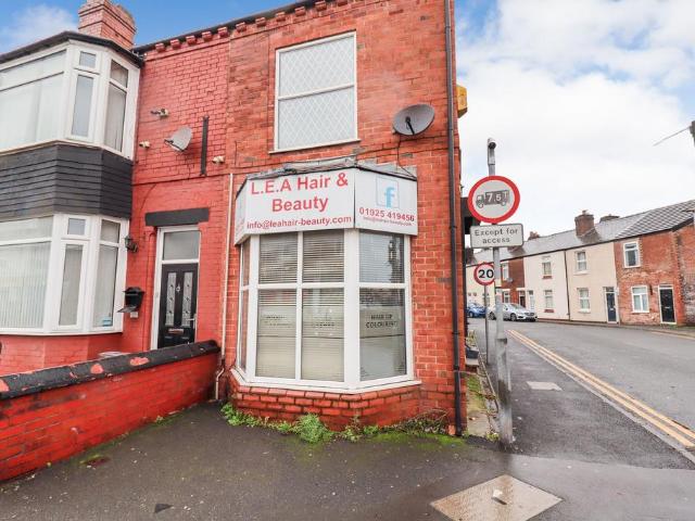 Flat for sale in Fairfield, Warrington
