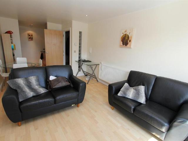 Flat for sale in West Yorkshire