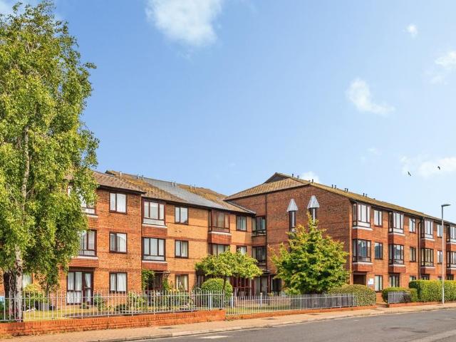 Flat for sale in Worthing, West Sussex