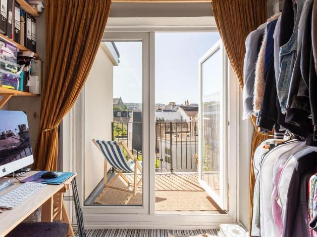 Flat for sale in Round Hill, Brighton & Hove