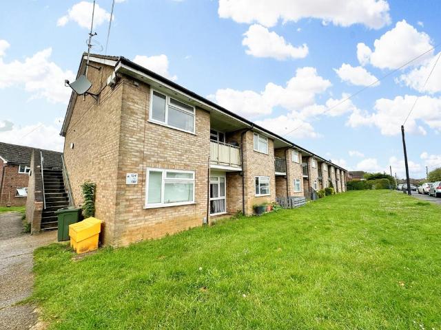 Flat for sale in Westborough, Surrey