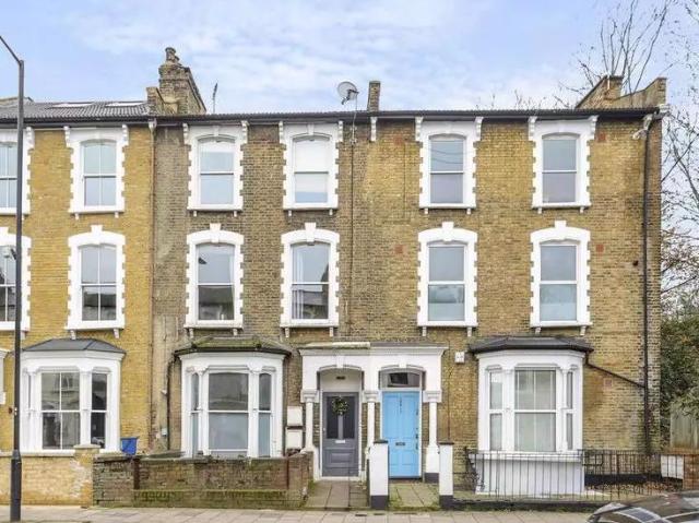 Flat for sale in Shacklewell, Greater London