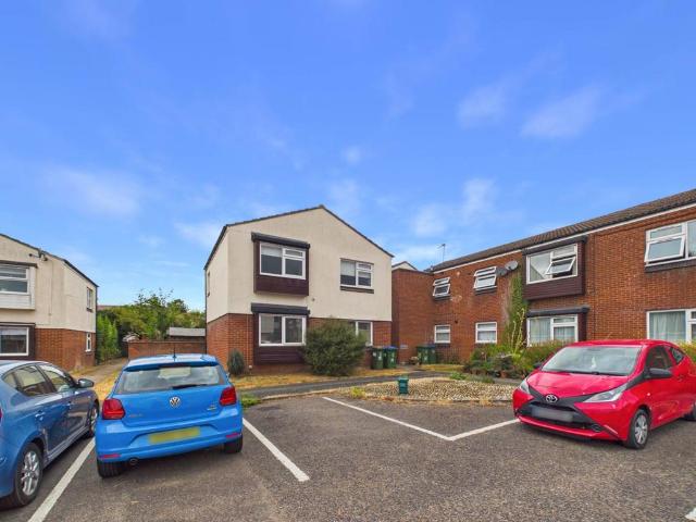 Flat for sale in Haddenham, Buckinghamshire