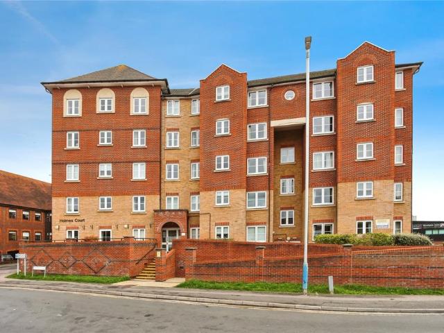 Flat for sale in Brook Street, Bourne Vale