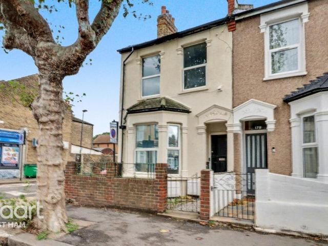 Flat for sale in Beckton, Greater London