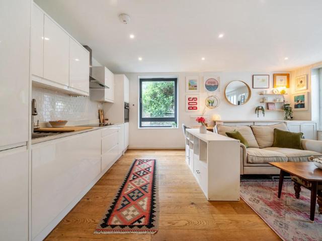 Flat for sale in London Borough of Lewisham, New Cross