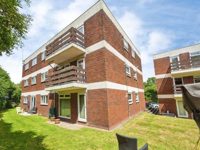 Flat for sale in Headless Cross, Redditch
