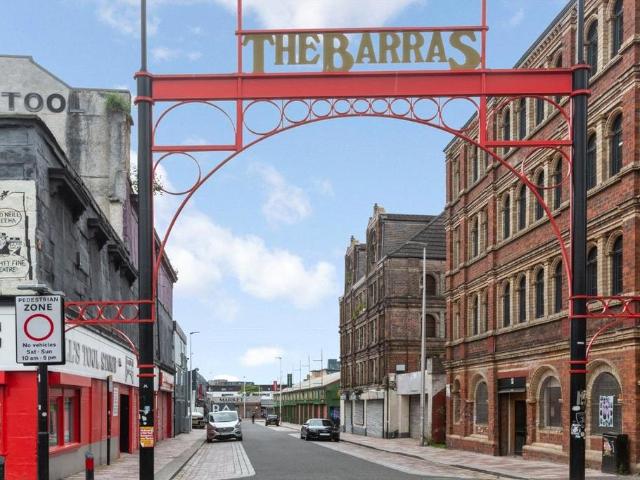 Flat for sale in Calton, Scotland