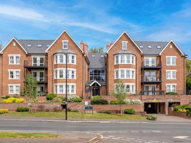 Flat for sale in London Borough of Croydon, Purley
