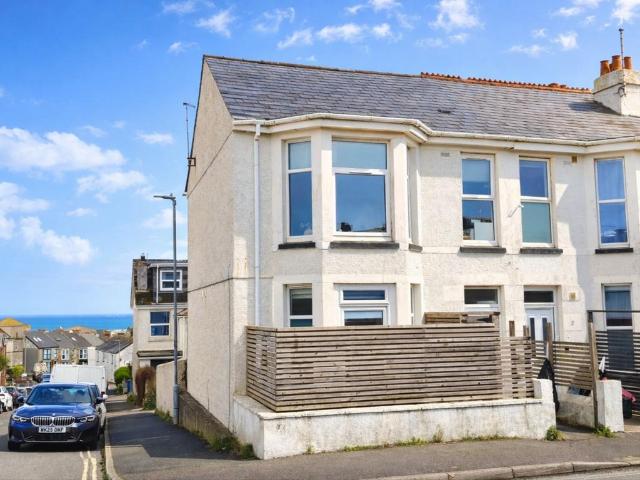 Flat for sale in Newquay, Cornwall