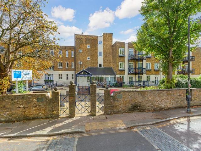 Flat for sale in Crouch End, Greater London