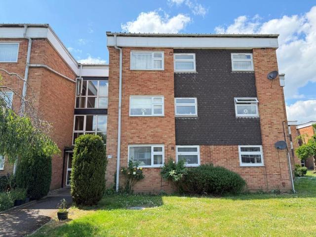 Flat for sale in Burnham, Swallow