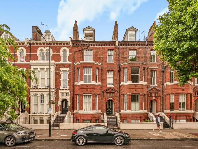 Flat for sale in Maida Vale, Greater London