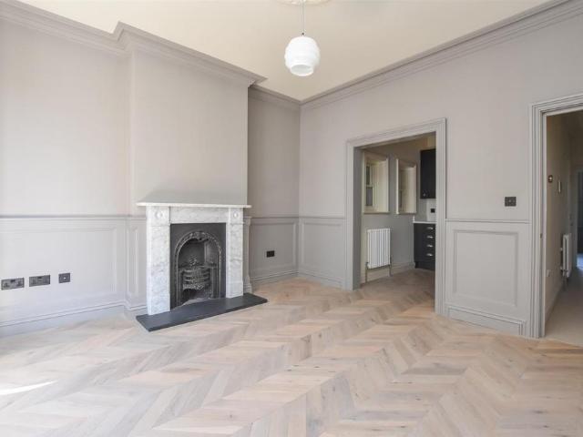 Flat for sale in Old Town, Guestling Green
