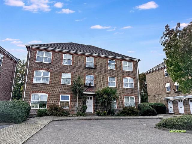 Flat for sale in London Borough of Lewisham, Bell Green
