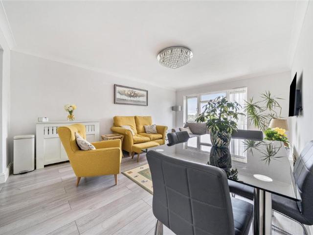 Flat for sale in Chislehurst, Greater London