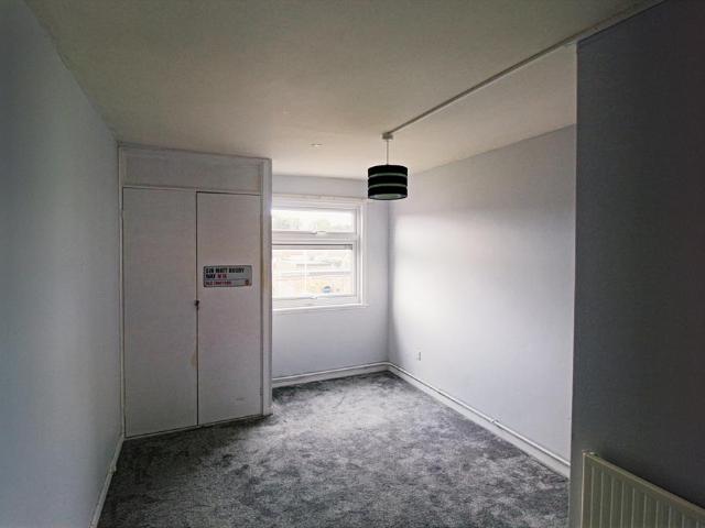 Flat for sale in Marsh Farm, Luton