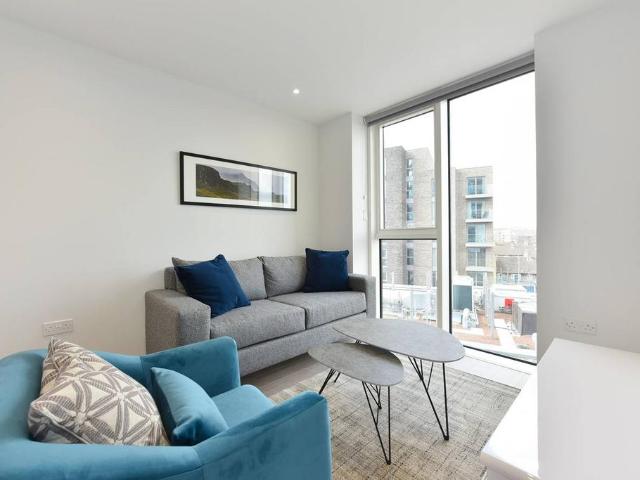 Flat for sale in Woodberry Down, Stamford Hill