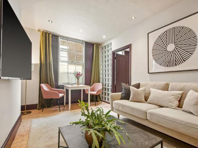 Flat for sale in Soho, Greater London