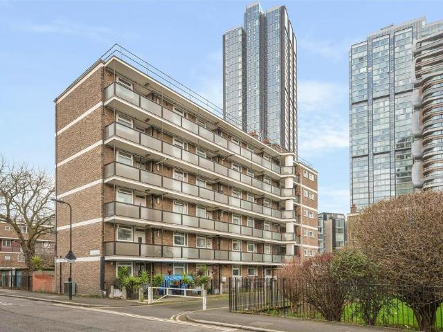 Flat for sale in Hoxton, Greater London