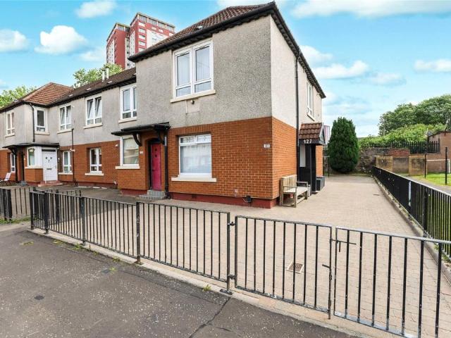 Flat for sale in Garngad, Scotland