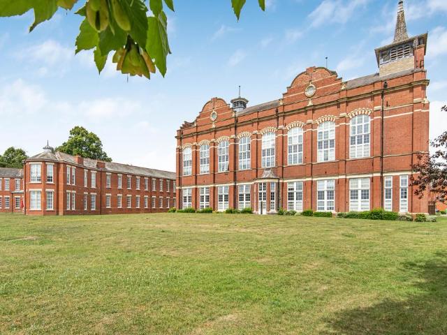 Flat for sale in Frogmore, Five Acres