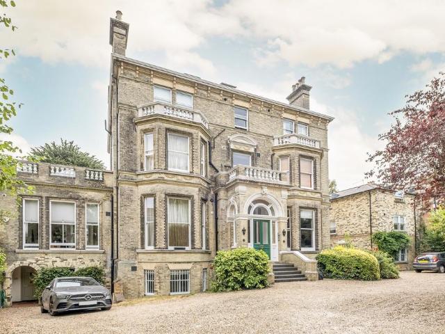 Flat for sale in Putney, Greater London