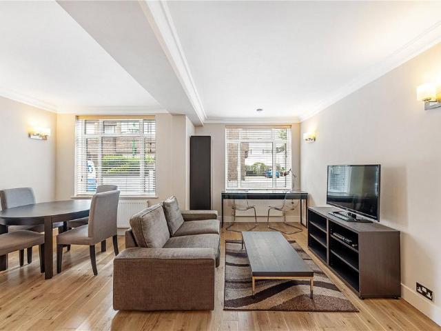 Flat for sale in Royal Borough of Kensington and Chelsea, Greater London