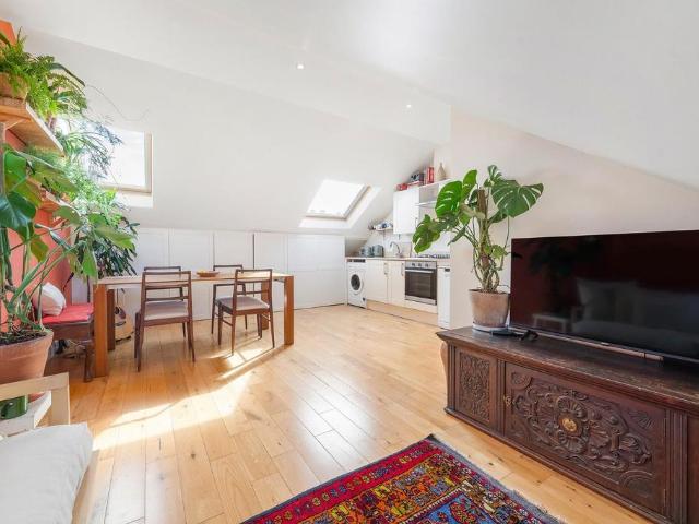 Flat for sale in London Borough of Lambeth, Greater London