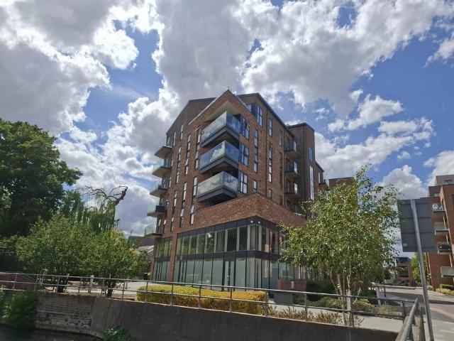 Flat for sale in Monks Orchard, Kent