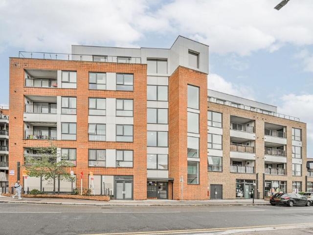 Flat for sale in London Borough of Waltham Forest, Greater London