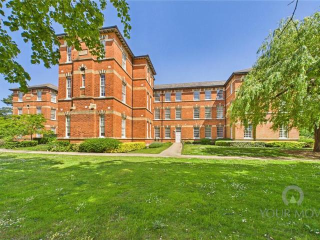 Flat for sale in Upton