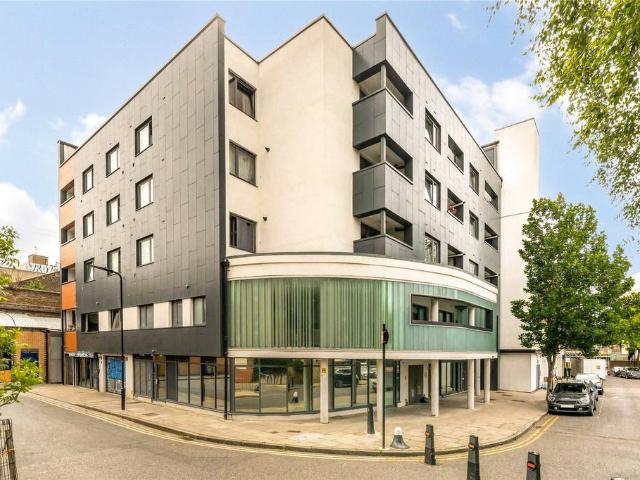 Flat for sale in South Hackney, Greater London