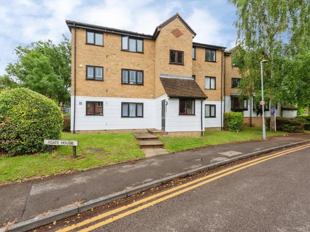 Flat for sale in Old Malden, Greater London