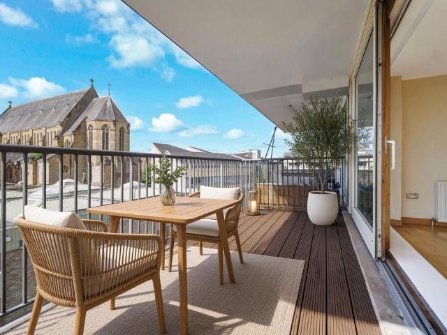 Flat for sale in Hutchesontown, Gorbals