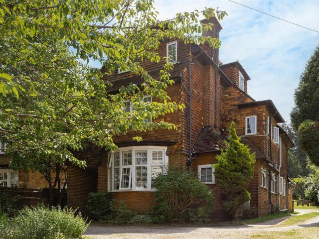 Flat for sale in Red Hill, Surrey