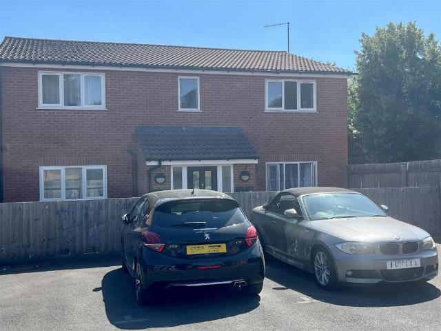 Flat for sale in Salisbury, Wiltshire