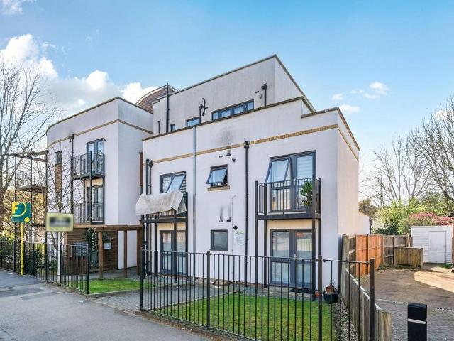 Flat for sale in South Stanmore, Little Stanmore