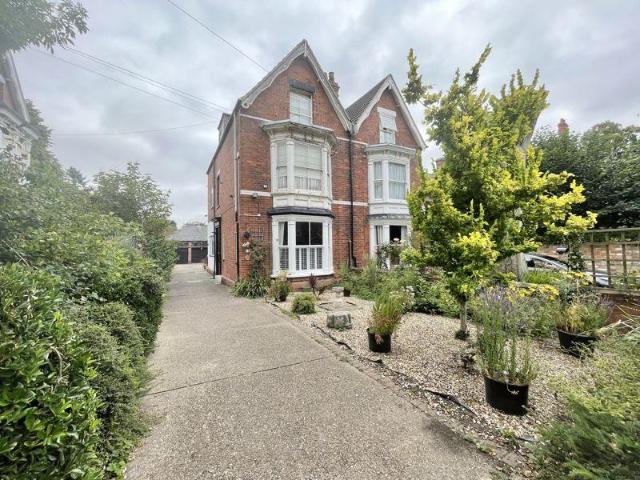 Flat for sale in Wellow, Grimsby