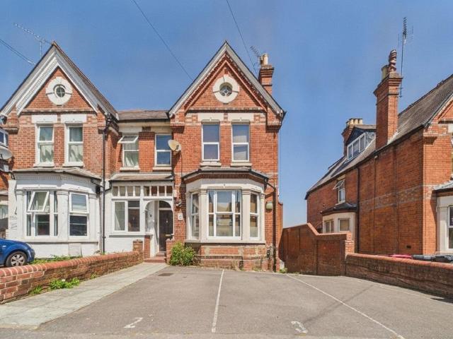 Flat for sale in Reading
