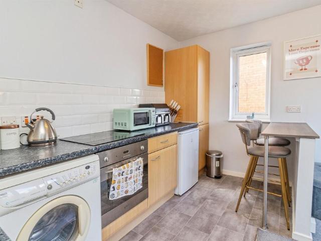 Flat for sale in Monkston Park, Milton Keynes