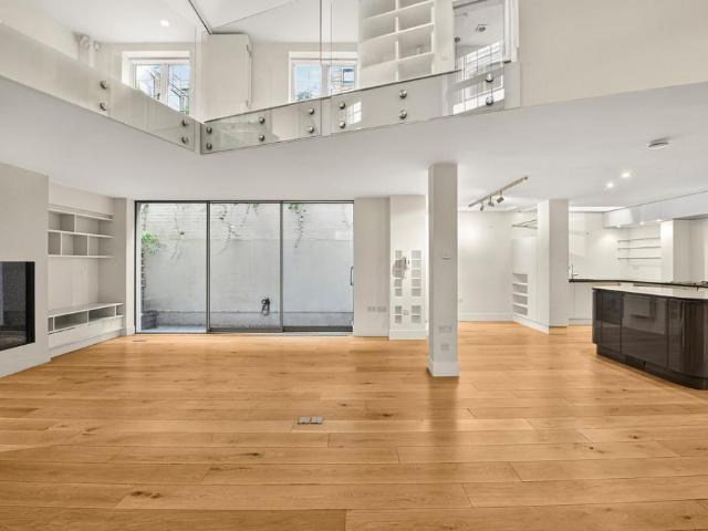 Flat for sale in Seven Dials, Bloomsbury